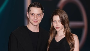 Аня Пересильд рассказала о работе с Ваней Дмитриенко: «Очень вдохновленный» Аня Пересильд рассказала о работе с Ваней Дмитриенко: «Очень вдохновленный»