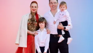 Лена Катина поделилась редкой фотосессией с мужем и двумя сыновьями