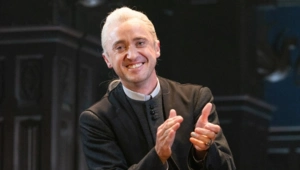 Звезда «Гарри Поттера» Том Фелтон присоединился к популярному тренду в честь Китайского Нового года