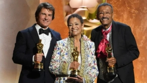 Голливуд просыпается: как прошла премия Governors Awards, на которой блистали звезды кино Голливуд просыпается: как прошла премия Governors Awards, на которой блистали звезды кино