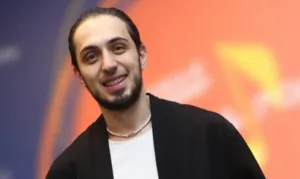 Певец Gazan исполнил школьную мечту и выступил на линейке в Санкт-Петербурге