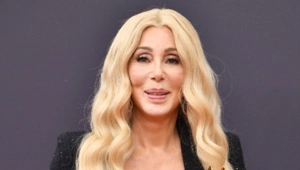 Сын Шер женился на девушке, поразительно похожей на его знаменитую мать