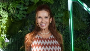 57-летняя Эвелина Бледанс раскрыла секрет стройной фигуры