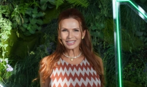 57-летняя Эвелина Бледанс раскрыла секрет стройной фигуры