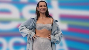 Ида Галич попала в снежную ловушку на Камчатке: окна полностью скрылись под сугробами