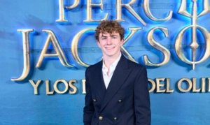 Звезда «Перси Джексона» Уокер Скобелл отказался от выпускного из-за фанатской агрессии Звезда «Перси Джексона» Уокер Скобелл отказался от выпускного из-за фанатской агрессии
