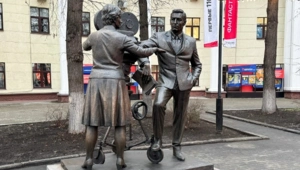 В Москве открыли памятник в честь создателей сериала «Семнадцать мгновений весны» В Москве открыли памятник в честь создателей сериала «Семнадцать мгновений весны»