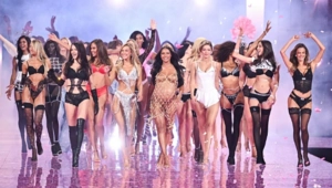 Ангелов по осени считают — как прошел модный показ Victoria’s Secret