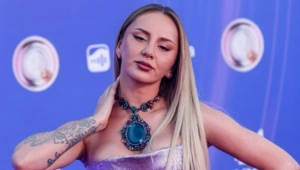ANNA ASTI объяснила покупку деревни желанием «пожить как у бабушки» ANNA ASTI объяснила покупку деревни желанием «пожить как у бабушки»