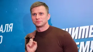 Роман Курцын рассказал о травме на съемках: «Я услышал хруст — это оторвался бицепс» Роман Курцын рассказал о травме на съемках: «Я услышал хруст — это оторвался бицепс»
