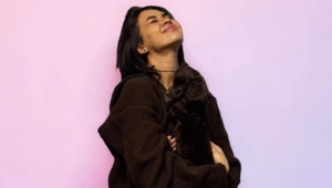 Солистка группы SEREBRO Айя взяла собаку из приюта