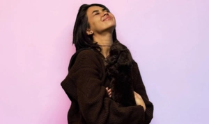 Солистка группы SEREBRO Айя взяла собаку из приюта