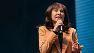 Концертный директор Хлебниковой прокомментировал новости о проблемах со здоровьем певицы Концертный директор Хлебниковой прокомментировал новости о проблемах со здоровьем певицы