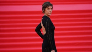 Ирина Горбачева живет с 94‑летней бабушкой, делает ей стрижку ночью: «Это счастье» Ирина Горбачева живет с 94‑летней бабушкой, делает ей стрижку ночью: «Это счастье»