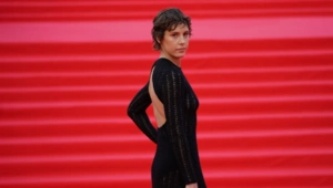 Ирина Горбачева живет с 94‑летней бабушкой, делает ей стрижку ночью: «Это счастье»