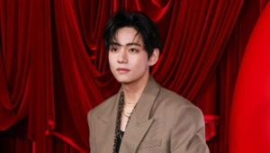 Ви провел прямой эфир с ARMY и объявил о переезде в новый дом Ви провел прямой эфир с ARMY и объявил о переезде в новый дом