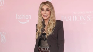 Шер исполнила рождественские хиты на музыкальном шоу после 38-летнего перерыва