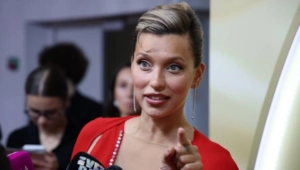 Регина Тодоренко едва не попала под машину с коляской: «И всё из-за телефона!» Регина Тодоренко едва не попала под машину с коляской: «И всё из-за телефона!»