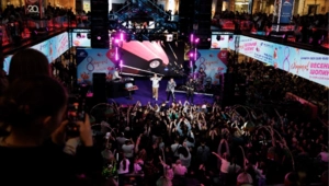 Звезды МУЗ-ТВ поздравили всех женщин с 8 марта на фестивале МУЗОН ФЕСТ