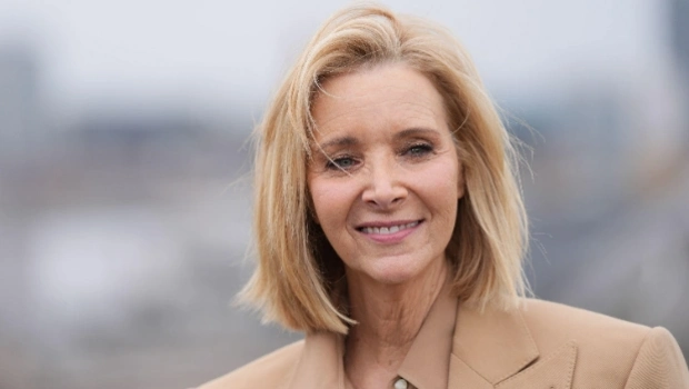 Лиза Кудроу рассказала, что в «Друзьях» ее воспринимали как «лишнюю» актрису Лиза Кудроу рассказала, что в «Друзьях» ее воспринимали как «лишнюю» актрису