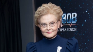 63-летняя Елена Малышева стала бабушкой в четвертый раз