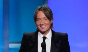 Экс-супруг Николь Кидман Кит Урбан начал жить с молодой возлюбленной