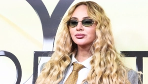 Певица ANNA ASTI заболела: «Лежит и не может подняться»