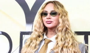 Певица ANNA ASTI заболела: «Лежит и не может подняться»