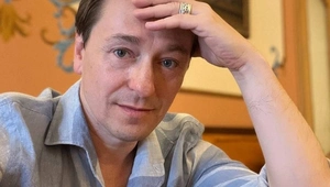 «Отмечаем на даче у родителей»: Сергей Безруков поделился редкими фото с детьми от Анны Матисон