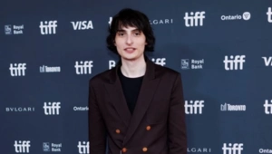 Звезда сериала «Очень странные дела» снимет фильм о легендарной панк-группе