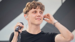 Ваня Дмитриенко признался в получении сообщений непристойного характера Ваня Дмитриенко признался в получении сообщений непристойного характера