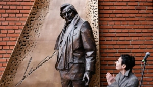 Памятник Юрию Любимову открыли у Театра на Таганке в Москве Памятник Юрию Любимову открыли у Театра на Таганке в Москве