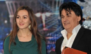 Директор Александра Серова прокомментировал слухи о конфликте артиста с дочерью