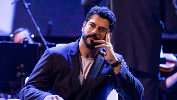 Бурак Озчивит отклонил предложение Никаса Сафронова о совместной выставке Бурак Озчивит отклонил предложение Никаса Сафронова о совместной выставке