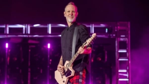 Гитарист группы No Doubt несколько лет молчал о том, что живет с болезнью Паркинсона Гитарист группы No Doubt несколько лет молчал о том, что живет с болезнью Паркинсона