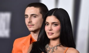 Тимоти Шаламе официально «вписан» в семью Кардашьян‑Дженнер — пока на пряничном домике