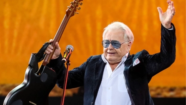 МУЗ-ТВ поздравляет Юрия Антонова с днем рождения