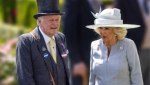 Королева Камилла и ее бывший муж вместе почтили память близкой подруги