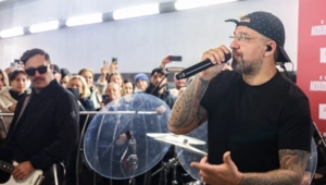 Рэпер Баста выступил с концертом в московском метро Рэпер Баста выступил с концертом в московском метро