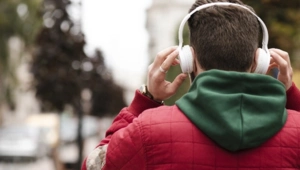 Патриотичные хиты к 23 Февраля: подборка МУЗ-ТВ и советы, как составить идеальный плейлист