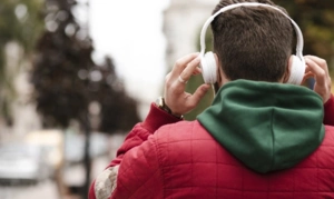 Патриотичные хиты к 23 Февраля: подборка МУЗ-ТВ и советы, как составить идеальный плейлист