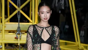 Дженни из BLACKPINK извинилась перед фанатами за неудачный юбилей группы Дженни из BLACKPINK извинилась перед фанатами за неудачный юбилей группы
