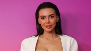 Самойлова пришла в суд на беседу по иску о разводе с Джиганом Самойлова пришла в суд на беседу по иску о разводе с Джиганом