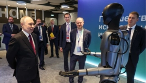 Андроид станцевал перед президентом России под музыку начинающей певицы ГАЛЕИ