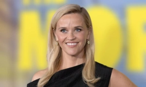 Риз Уизерспун поделилась фотографией с 26-летней дочерью — фанаты не сразу различили «близнецов»