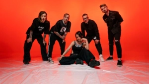 Дарья Равдина стала новой солисткой группы «Слот» вместо Нуки Дарья Равдина стала новой солисткой группы «Слот» вместо Нуки