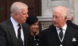 Карл III опасается лишения трона после ареста брата, бывшего принца Эндрю