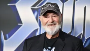 Роб Райнер посмертно получил премию «Эмми» за роль в сериале «Медведь» Роб Райнер посмертно получил премию «Эмми» за роль в сериале «Медведь»