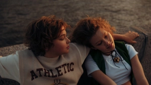 Дочь Юлии Пересильд и сын Сергея Жукова снялись в романтическом клипе