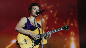 Гарри Стайлс рассказал, как на похоронах бабушки рассмеялся из-за песни The Beatles Гарри Стайлс рассказал, как на похоронах бабушки рассмеялся из-за песни The Beatles